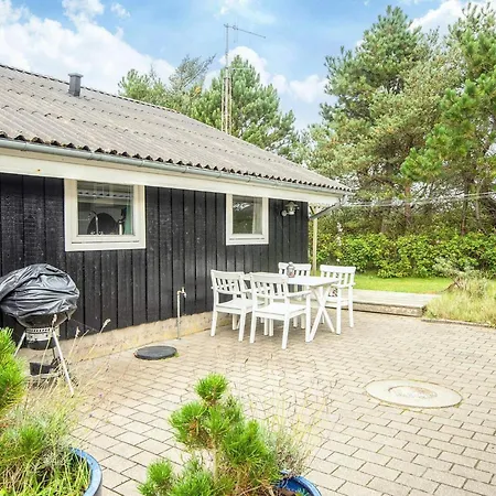4 Star Holiday Home In Blavand 別荘